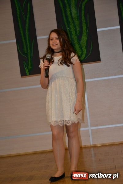Zdjęcie w galerii na portalu naszraciborz.pl: Młode talenty na scenie w Tworkowie. Drugi dzień przeglądu wiadomości z regionu
