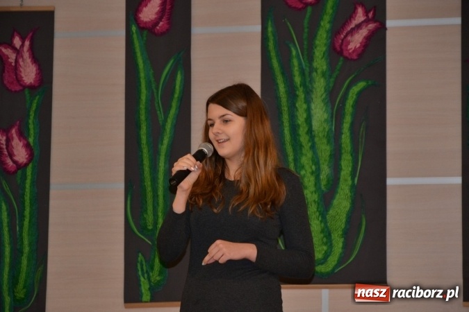 Zdjęcie w galerii na portalu naszraciborz.pl: Młode talenty na scenie w Tworkowie. Drugi dzień przeglądu wiadomości z regionu