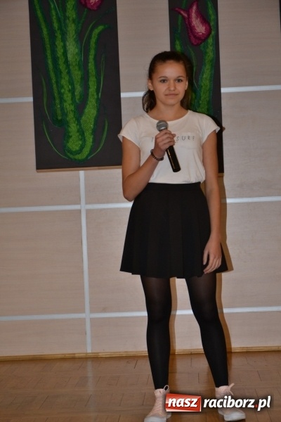 Zdjęcie w galerii na portalu naszraciborz.pl: Młode talenty na scenie w Tworkowie. Drugi dzień przeglądu wiadomości z regionu