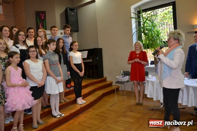 Zdjęcie w galerii na portalu naszraciborz.pl: Młode talenty na scenie w Tworkowie. Drugi dzień przeglądu wiadomości z regionu