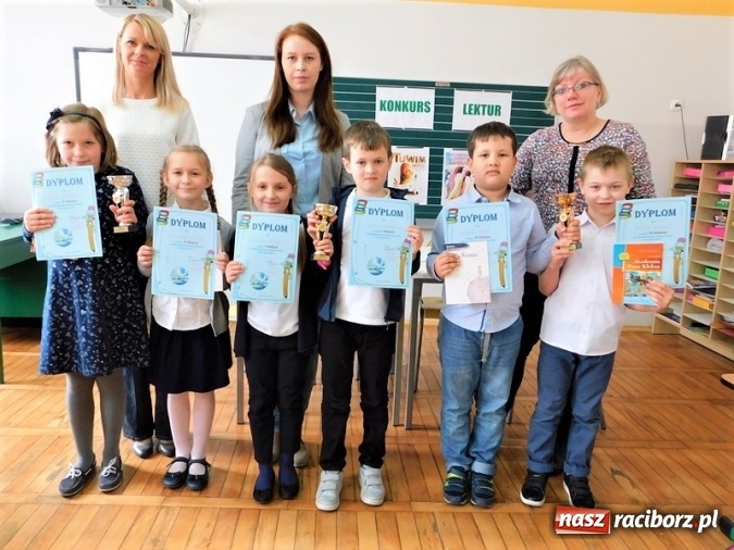 Zdjęcie w galerii na portalu naszraciborz.pl: W Szkole Podstawowej nr 4 zorganizowano Międzyszkolny Konkurs Lektur wiadomości z regionu