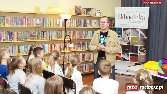 Zdjęcie w galerii na portalu naszraciborz.pl: Pan Tik-Tak odwiedził raciborską bibliotekę wiadomości z regionu