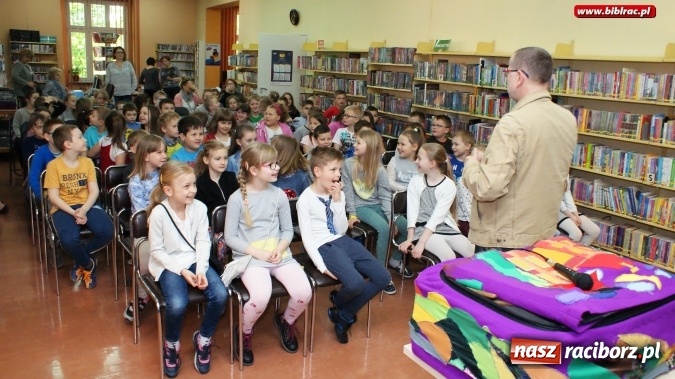 Zdjęcie w galerii na portalu naszraciborz.pl: Pan Tik-Tak odwiedził raciborską bibliotekę wiadomości z regionu