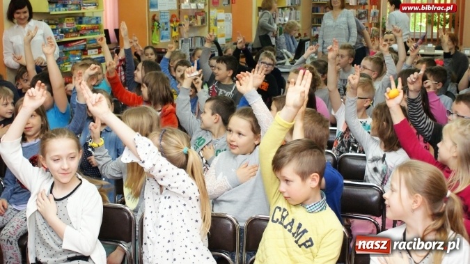 Zdjęcie w galerii na portalu naszraciborz.pl: Pan Tik-Tak odwiedził raciborską bibliotekę wiadomości z regionu
