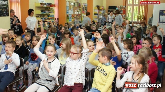 Zdjęcie w galerii na portalu naszraciborz.pl: Pan Tik-Tak odwiedził raciborską bibliotekę wiadomości z regionu