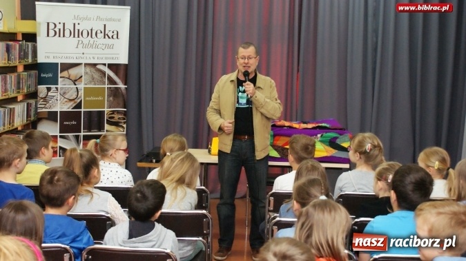 Zdjęcie w galerii na portalu naszraciborz.pl: Pan Tik-Tak odwiedził raciborską bibliotekę wiadomości z regionu