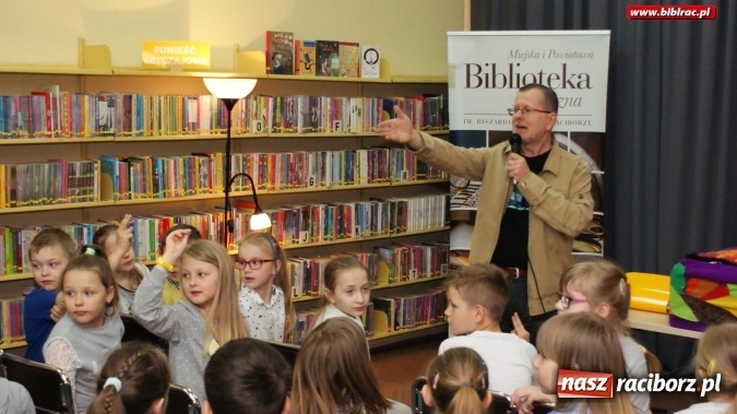 Zdjęcie w galerii na portalu naszraciborz.pl: Pan Tik-Tak odwiedził raciborską bibliotekę wiadomości z regionu
