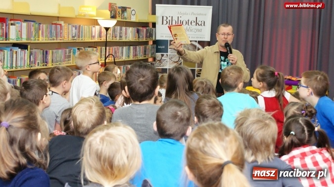 Zdjęcie w galerii na portalu naszraciborz.pl: Pan Tik-Tak odwiedził raciborską bibliotekę wiadomości z regionu