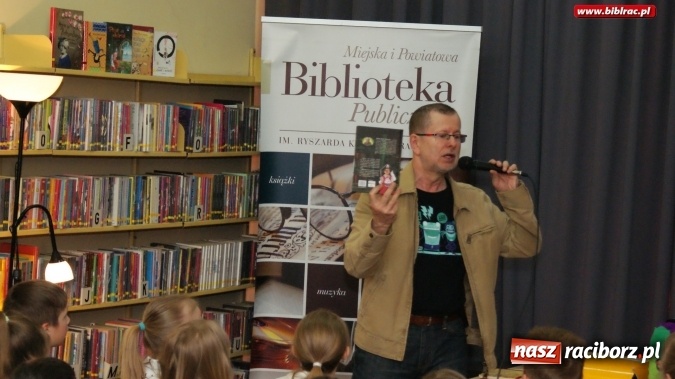 Zdjęcie w galerii na portalu naszraciborz.pl: Pan Tik-Tak odwiedził raciborską bibliotekę wiadomości z regionu