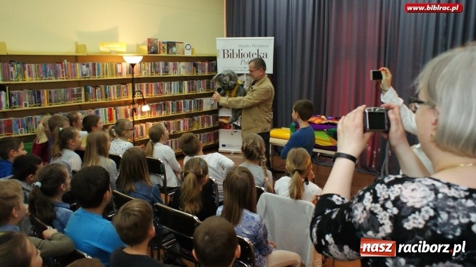 Zdjęcie w galerii na portalu naszraciborz.pl: Pan Tik-Tak odwiedził raciborską bibliotekę wiadomości z regionu