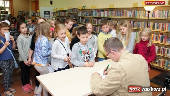 Zdjęcie w galerii na portalu naszraciborz.pl: Pan Tik-Tak odwiedził raciborską bibliotekę wiadomości z regionu