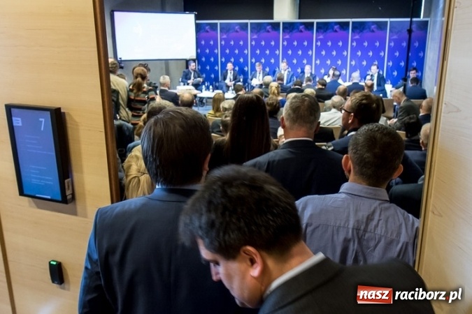 Zdjęcie w galerii na portalu naszraciborz.pl: O walce z niską emisją w ramach IX Europejskiego Kongresu Gospodarczego  wiadomości z regionu