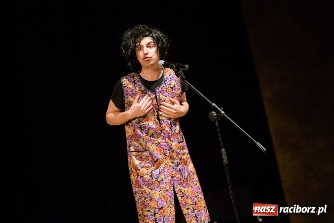 Zdjęcie w galerii na portalu naszraciborz.pl: To Ci tłumaczę! - kabaret Smile w Raciborskim Centrum Kultury wiadomości z regionu