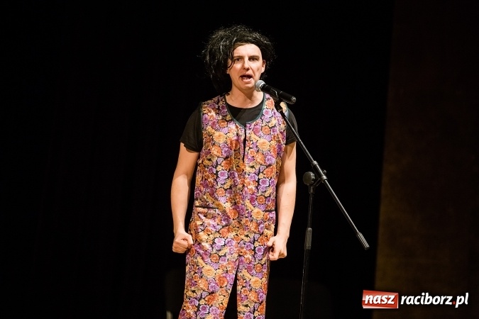 Zdjęcie w galerii na portalu naszraciborz.pl: To Ci tłumaczę! - kabaret Smile w Raciborskim Centrum Kultury wiadomości z regionu