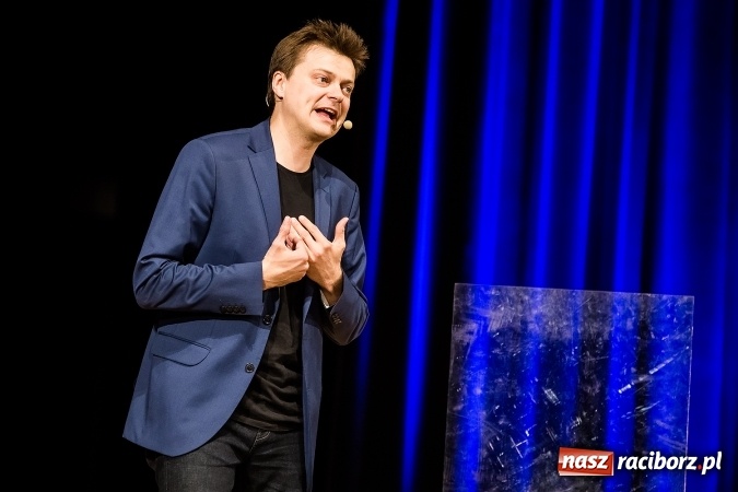 Zdjęcie w galerii na portalu naszraciborz.pl: To Ci tłumaczę! - kabaret Smile w Raciborskim Centrum Kultury wiadomości z regionu