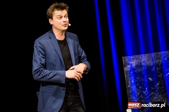 Zdjęcie w galerii na portalu naszraciborz.pl: To Ci tłumaczę! - kabaret Smile w Raciborskim Centrum Kultury wiadomości z regionu