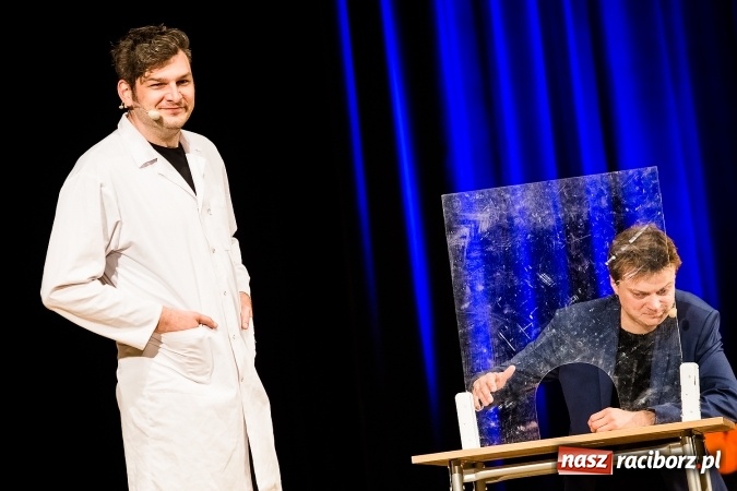 Zdjęcie w galerii na portalu naszraciborz.pl: To Ci tłumaczę! - kabaret Smile w Raciborskim Centrum Kultury wiadomości z regionu