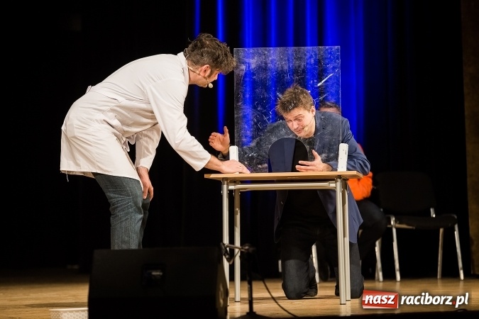 Zdjęcie w galerii na portalu naszraciborz.pl: To Ci tłumaczę! - kabaret Smile w Raciborskim Centrum Kultury wiadomości z regionu