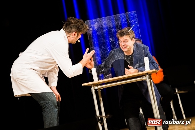 Zdjęcie w galerii na portalu naszraciborz.pl: To Ci tłumaczę! - kabaret Smile w Raciborskim Centrum Kultury wiadomości z regionu