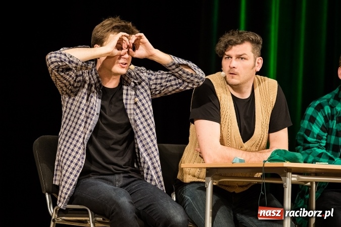 Zdjęcie w galerii na portalu naszraciborz.pl: To Ci tłumaczę! - kabaret Smile w Raciborskim Centrum Kultury wiadomości z regionu