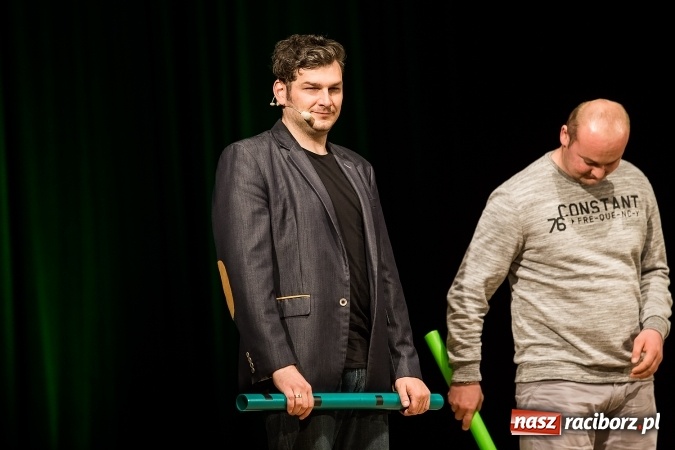 Zdjęcie w galerii na portalu naszraciborz.pl: To Ci tłumaczę! - kabaret Smile w Raciborskim Centrum Kultury wiadomości z regionu