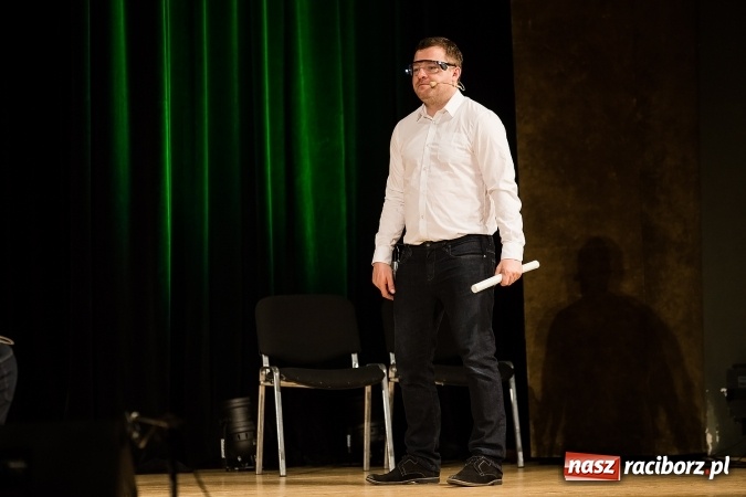 Zdjęcie w galerii na portalu naszraciborz.pl: To Ci tłumaczę! - kabaret Smile w Raciborskim Centrum Kultury wiadomości z regionu