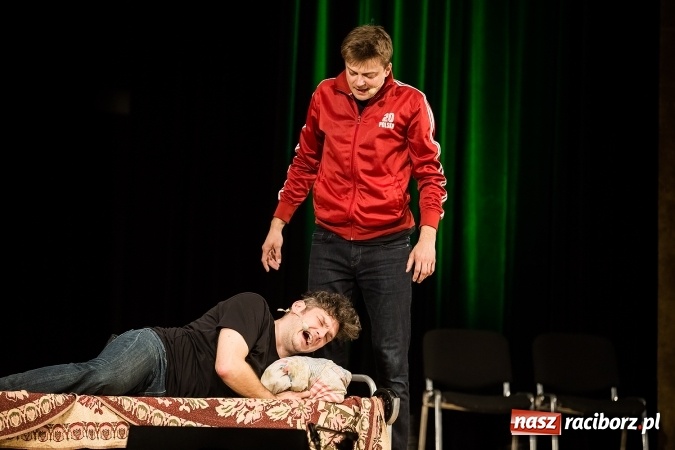 Zdjęcie w galerii na portalu naszraciborz.pl: To Ci tłumaczę! - kabaret Smile w Raciborskim Centrum Kultury wiadomości z regionu