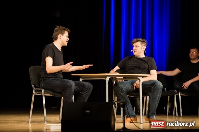 Zdjęcie w galerii na portalu naszraciborz.pl: To Ci tłumaczę! - kabaret Smile w Raciborskim Centrum Kultury wiadomości z regionu