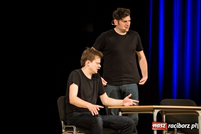 Zdjęcie w galerii na portalu naszraciborz.pl: To Ci tłumaczę! - kabaret Smile w Raciborskim Centrum Kultury wiadomości z regionu