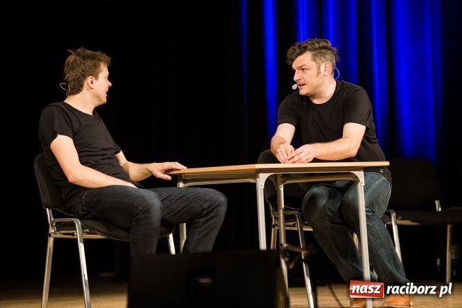 Zdjęcie w galerii na portalu naszraciborz.pl: To Ci tłumaczę! - kabaret Smile w Raciborskim Centrum Kultury wiadomości z regionu