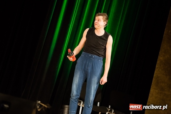 Zdjęcie w galerii na portalu naszraciborz.pl: To Ci tłumaczę! - kabaret Smile w Raciborskim Centrum Kultury wiadomości z regionu