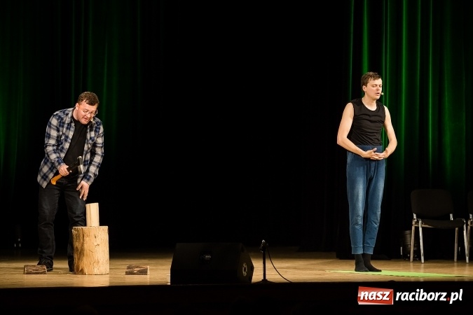 Zdjęcie w galerii na portalu naszraciborz.pl: To Ci tłumaczę! - kabaret Smile w Raciborskim Centrum Kultury wiadomości z regionu