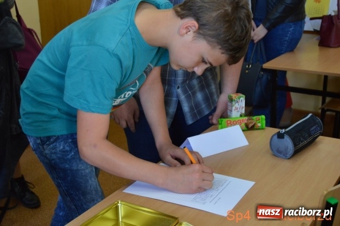 Zdjęcie w galerii na portalu naszraciborz.pl:  XVIII Międzyszkolny Konkurs Humanistyczny w SP 4 wiadomości z regionu