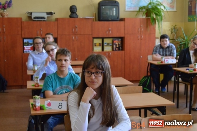 Zdjęcie w galerii na portalu naszraciborz.pl:  XVIII Międzyszkolny Konkurs Humanistyczny w SP 4 wiadomości z regionu