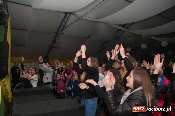 Zdjęcie w galerii na portalu naszraciborz.pl: Piękni i Młodzi w szymocickim AquaBrax. Na 450 lat raciborskiego browaru wiadomości z regionu