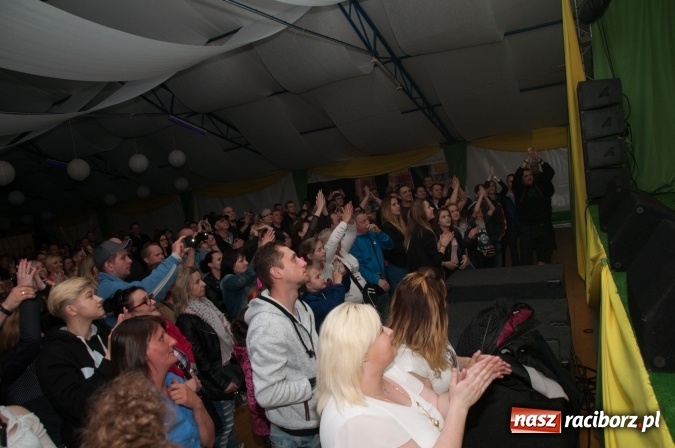 Zdjęcie w galerii na portalu naszraciborz.pl: Piękni i Młodzi w szymocickim AquaBrax. Na 450 lat raciborskiego browaru wiadomości z regionu