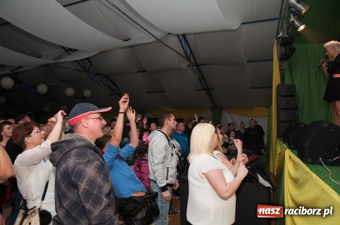 Zdjęcie w galerii na portalu naszraciborz.pl: Piękni i Młodzi w szymocickim AquaBrax. Na 450 lat raciborskiego browaru wiadomości z regionu