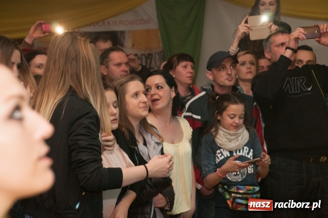 Zdjęcie w galerii na portalu naszraciborz.pl: Piękni i Młodzi w szymocickim AquaBrax. Na 450 lat raciborskiego browaru wiadomości z regionu