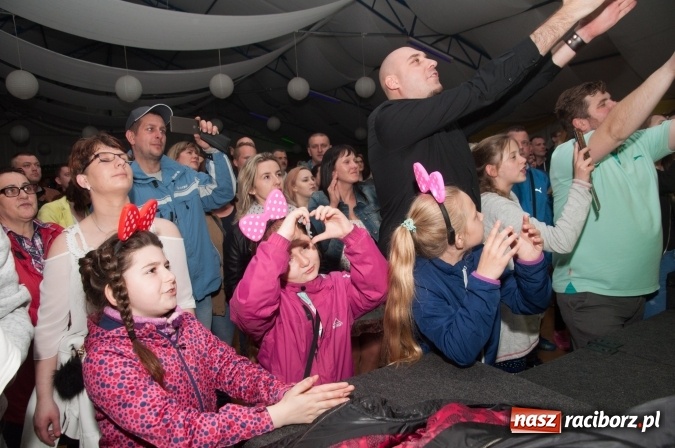 Zdjęcie w galerii na portalu naszraciborz.pl: Piękni i Młodzi w szymocickim AquaBrax. Na 450 lat raciborskiego browaru wiadomości z regionu