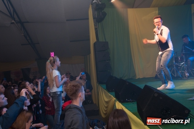 Zdjęcie w galerii na portalu naszraciborz.pl: Piękni i Młodzi w szymocickim AquaBrax. Na 450 lat raciborskiego browaru wiadomości z regionu