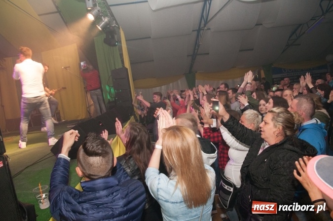 Zdjęcie w galerii na portalu naszraciborz.pl: Piękni i Młodzi w szymocickim AquaBrax. Na 450 lat raciborskiego browaru wiadomości z regionu