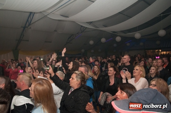 Zdjęcie w galerii na portalu naszraciborz.pl: Piękni i Młodzi w szymocickim AquaBrax. Na 450 lat raciborskiego browaru wiadomości z regionu