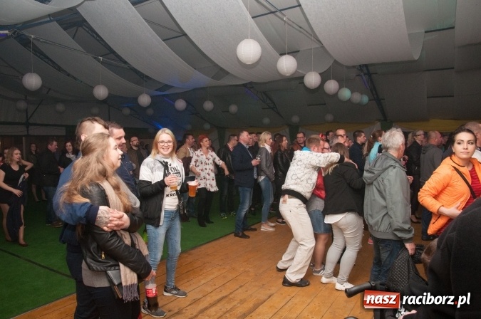 Zdjęcie w galerii na portalu naszraciborz.pl: Piękni i Młodzi w szymocickim AquaBrax. Na 450 lat raciborskiego browaru wiadomości z regionu