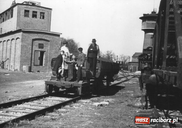 Zdjęcie w galerii na portalu naszraciborz.pl: Fotografie znalezione w magazynie wiadomości z regionu