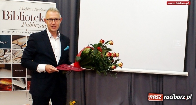 Zdjęcie w galerii na portalu naszraciborz.pl: Dzień Bibliotekarza i Bibliotek. W Raciborzu był tort i pożegnanie  wiadomości z regionu
