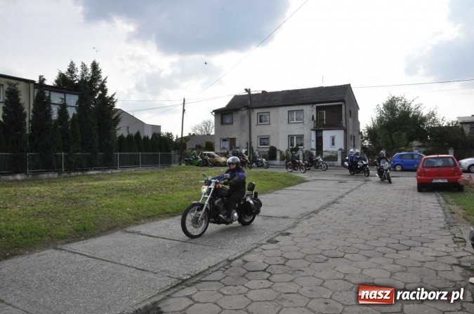 Zdjęcie w galerii na portalu naszraciborz.pl: Matka Boska Fatimska zawitała dziś do Obory. Figurkę przywieźli w darze motocykliści wiadomości z regionu