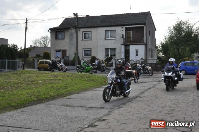 Zdjęcie w galerii na portalu naszraciborz.pl: Matka Boska Fatimska zawitała dziś do Obory. Figurkę przywieźli w darze motocykliści wiadomości z regionu