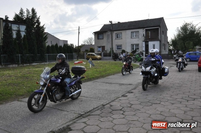 Zdjęcie w galerii na portalu naszraciborz.pl: Matka Boska Fatimska zawitała dziś do Obory. Figurkę przywieźli w darze motocykliści wiadomości z regionu
