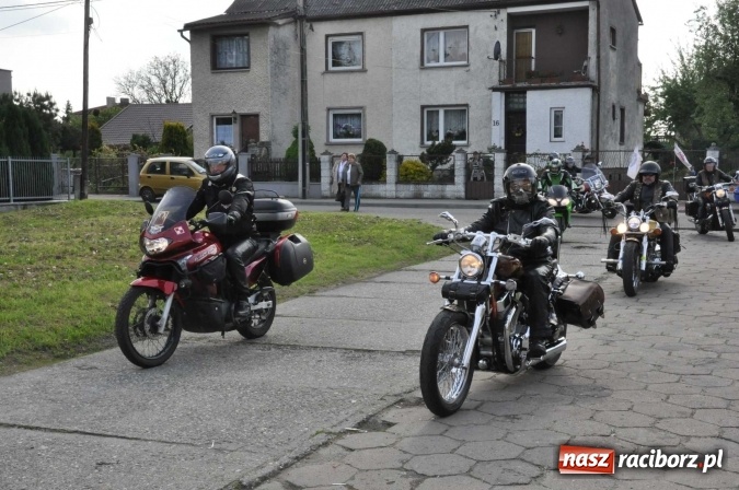 Zdjęcie w galerii na portalu naszraciborz.pl: Matka Boska Fatimska zawitała dziś do Obory. Figurkę przywieźli w darze motocykliści wiadomości z regionu