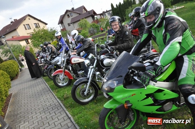 Zdjęcie w galerii na portalu naszraciborz.pl: Matka Boska Fatimska zawitała dziś do Obory. Figurkę przywieźli w darze motocykliści wiadomości z regionu